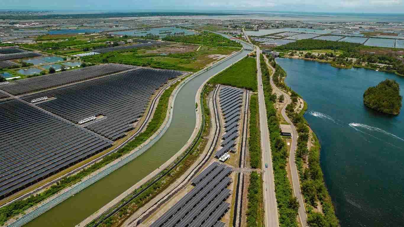 银河集团能源事业提供智慧能源管理、、、、太阳能监控管理、、、、全方位电厂建置及运维解决方案，，，并拥有管理超过6000案场的经验