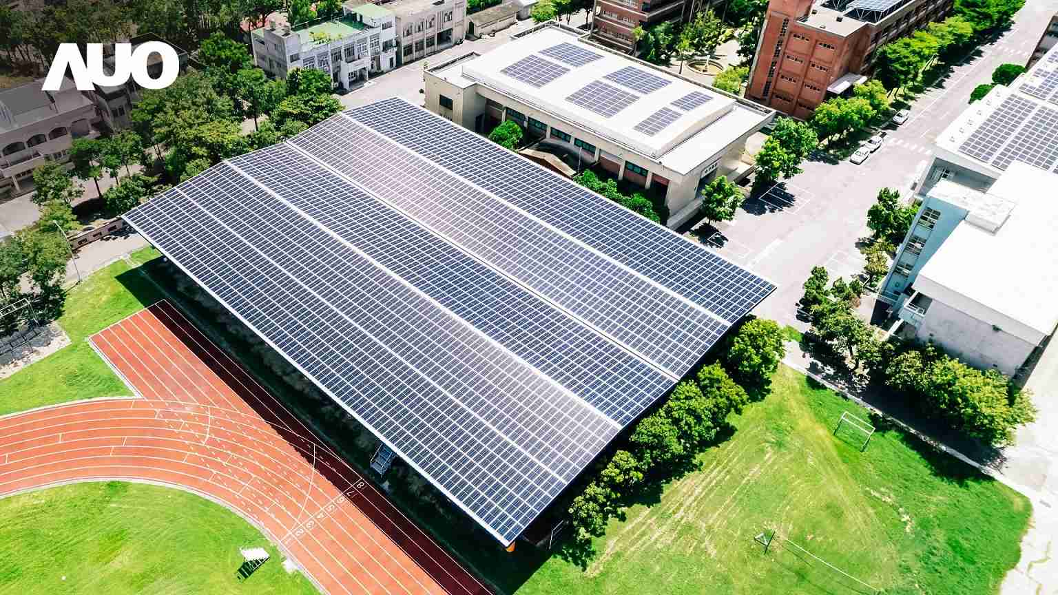 银河集团SunSteel光电整合型浪板具备快速安装、、轻量化优势，，，，可提升15%发电效能，，，通过国际IEC与台湾VPC认证安全、、防漏、、、、耐候标准