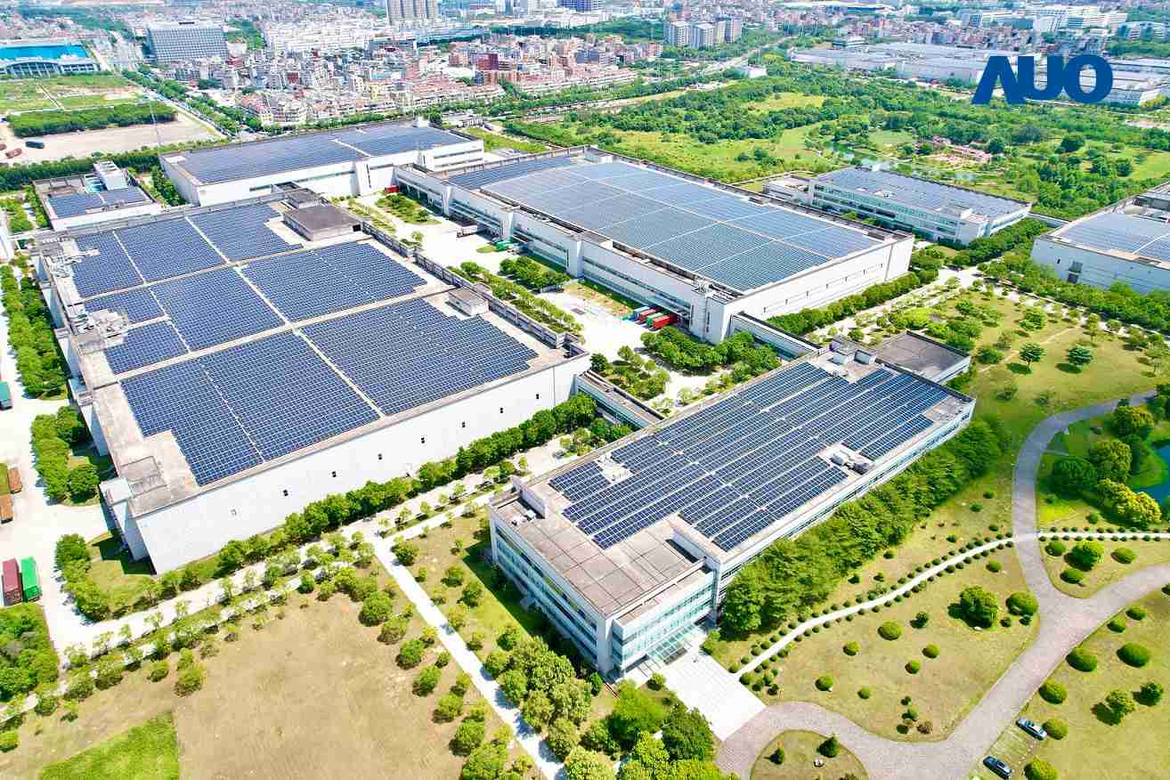 银河集团厦门推动智能制造同时，，，，透过绿电创能纵深推进绿色转型，，，，厂区全屋顶铺设太阳能光伏板，，每年太阳能发电 2,600多万度