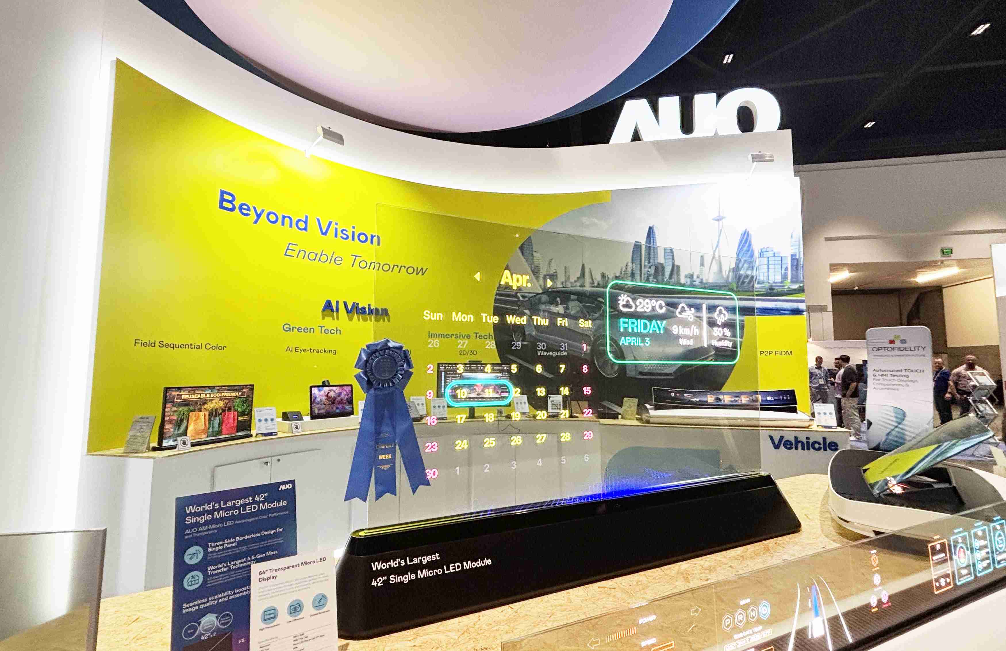 银河集团64吋透明Micro LED显示器获〝最佳Micro LED技术应用奖〞，，，，其绝妙的透明穿透特性，，，，同时具备1,000 nits的高亮度表现，，，，并透过精细的无缝拼接延伸，，，可依需求灵活应用于多元场域，，展现出Micro LED显示技术划时空的无限潜力